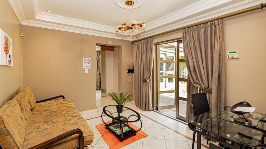 7 Bedroom Property for Sale in Plattekloof Western Cape